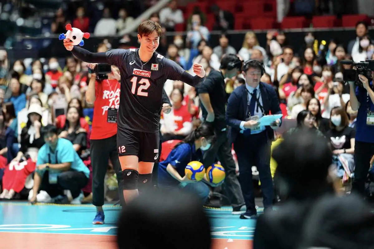 【画像・写真】男子バレー・高橋藍がイタリアに出発　“ひき肉です”ポーズは「関西のノリ。印象に残るのはいいこと」