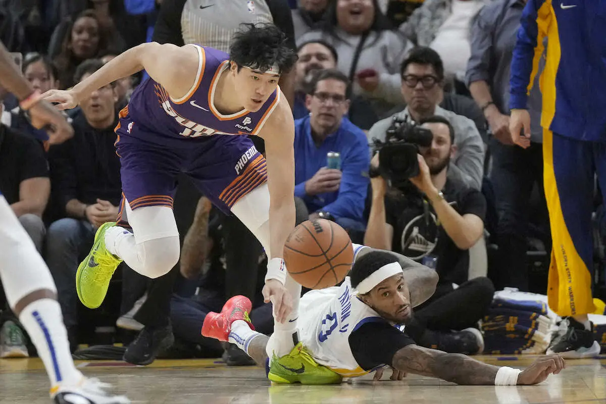 【画像・写真】サンズ渡辺雄太　開幕戦途中出場2本の3P含む8得点！ハッスルプレーで躍動、チームは大接戦制し白星発進