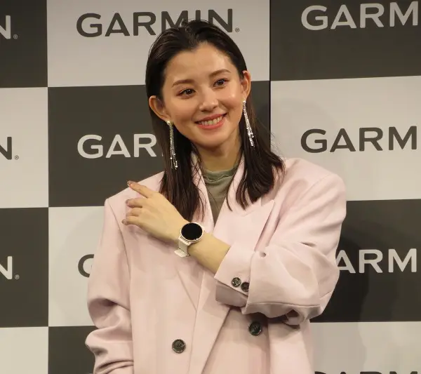 【画像・写真】朝比奈彩の放せない“相棒”