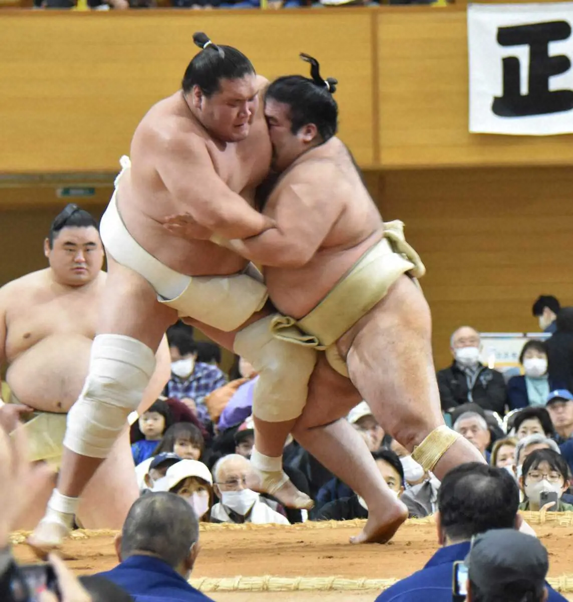 【画像・写真】【秋巡業真庭場所】照ノ富士が取組に復帰し霧島と対戦　稽古では突き押しの豪ノ山に3勝4敗と苦戦