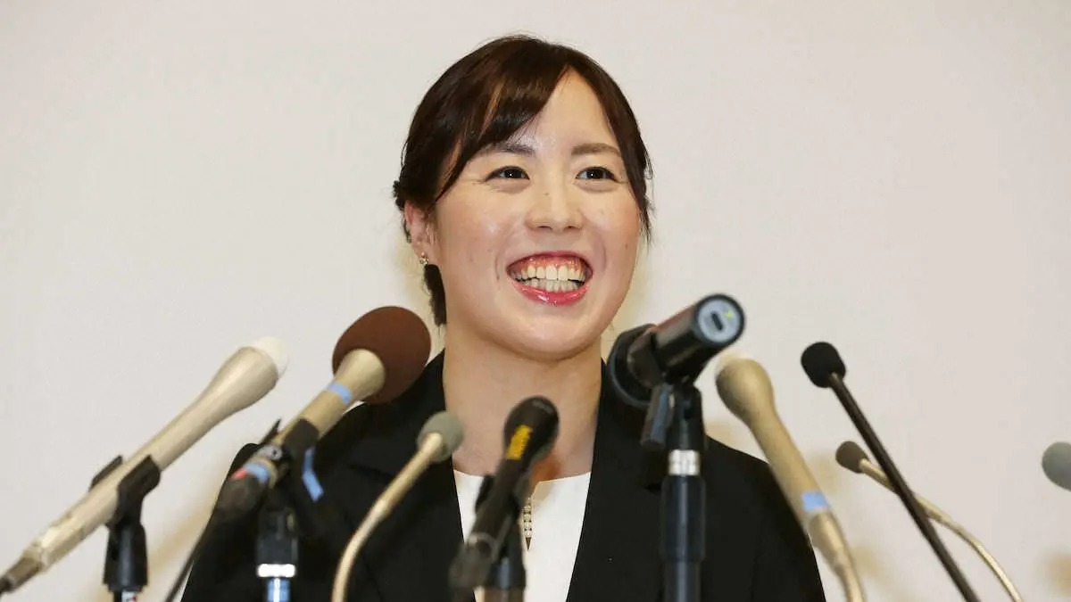 【画像・写真】AS乾友紀子が笑顔の引退会見「井村先生なしではここまで来られなかった」日本けん引、競技生活26年