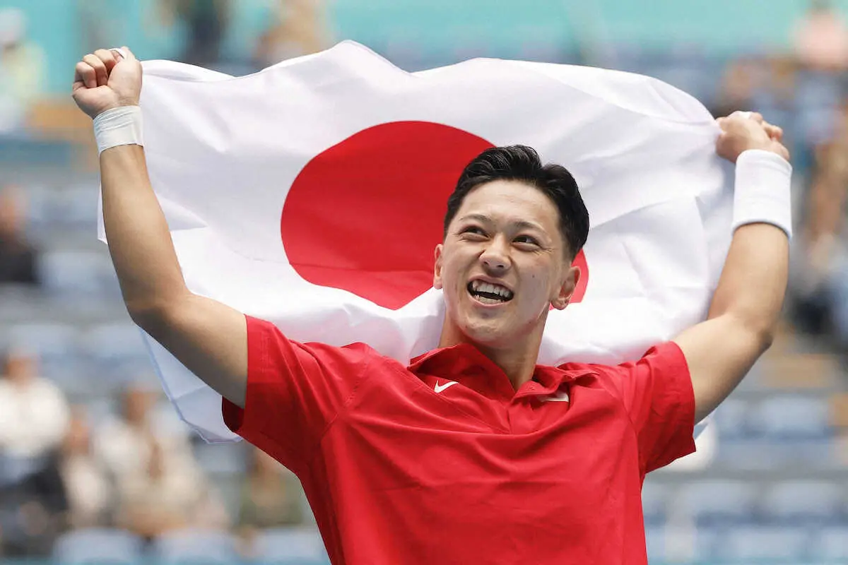 【画像・写真】17歳小田凱人Vでパリ切符　杭州アジアパラ大会　車いすテニス男子単　日本人対決制し雄たけび