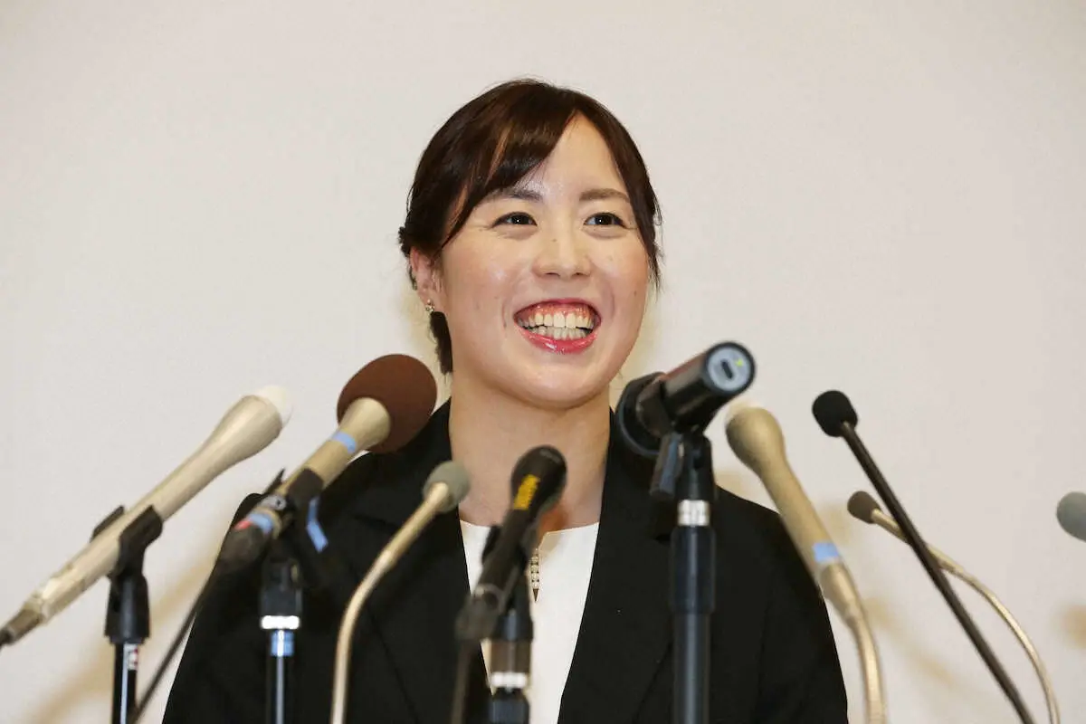 【画像・写真】AS乾友紀子　引退会見で「悔いがなかった」　恩師・井村コーチにも感謝