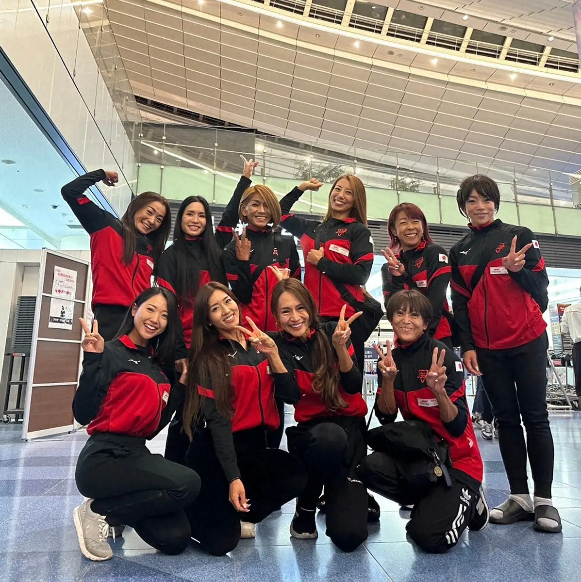 【画像・写真】ビキニの美魔女・長瀬陽子、女王・安井友梨らジャパン精鋭　世界選手権へ出発　長瀬「目標はもちろん優勝」