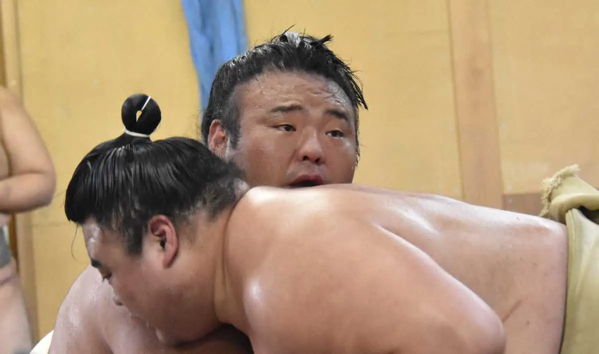 【画像・写真】首の違和感で連合稽古不参加だった貴景勝が隆の勝と8番　出足は鈍く師匠は「いいとは言えない」