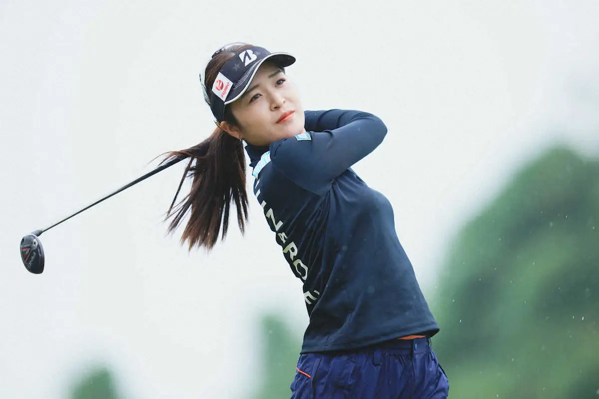 【画像・写真】年代ものパターで三ケ島かなが首位発進　伊藤園レディース