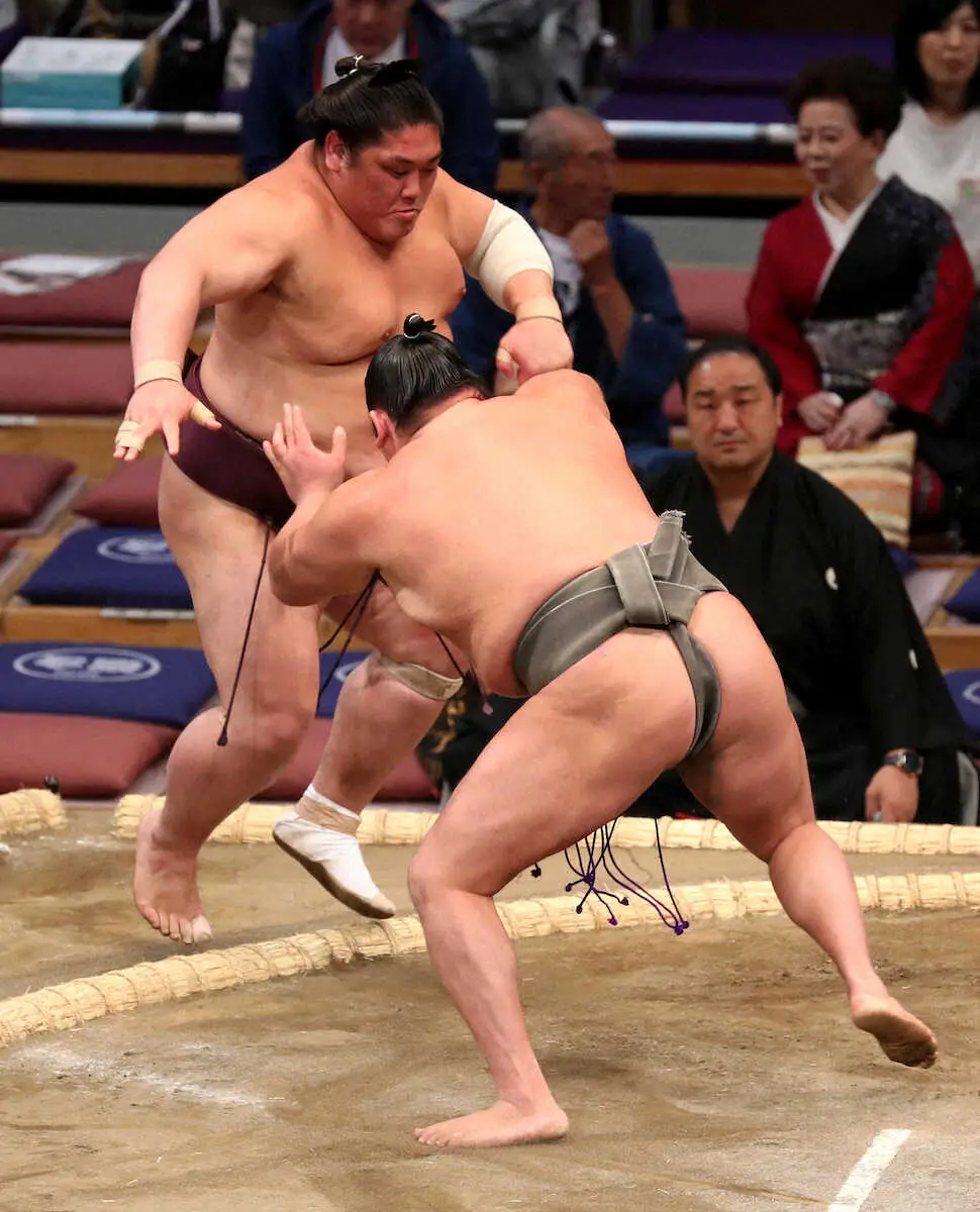【画像・写真】幕下筆頭・尊富士が十両・千代栄を圧倒！今場所から初めてまげを結い「お相撲さんらしくなった」