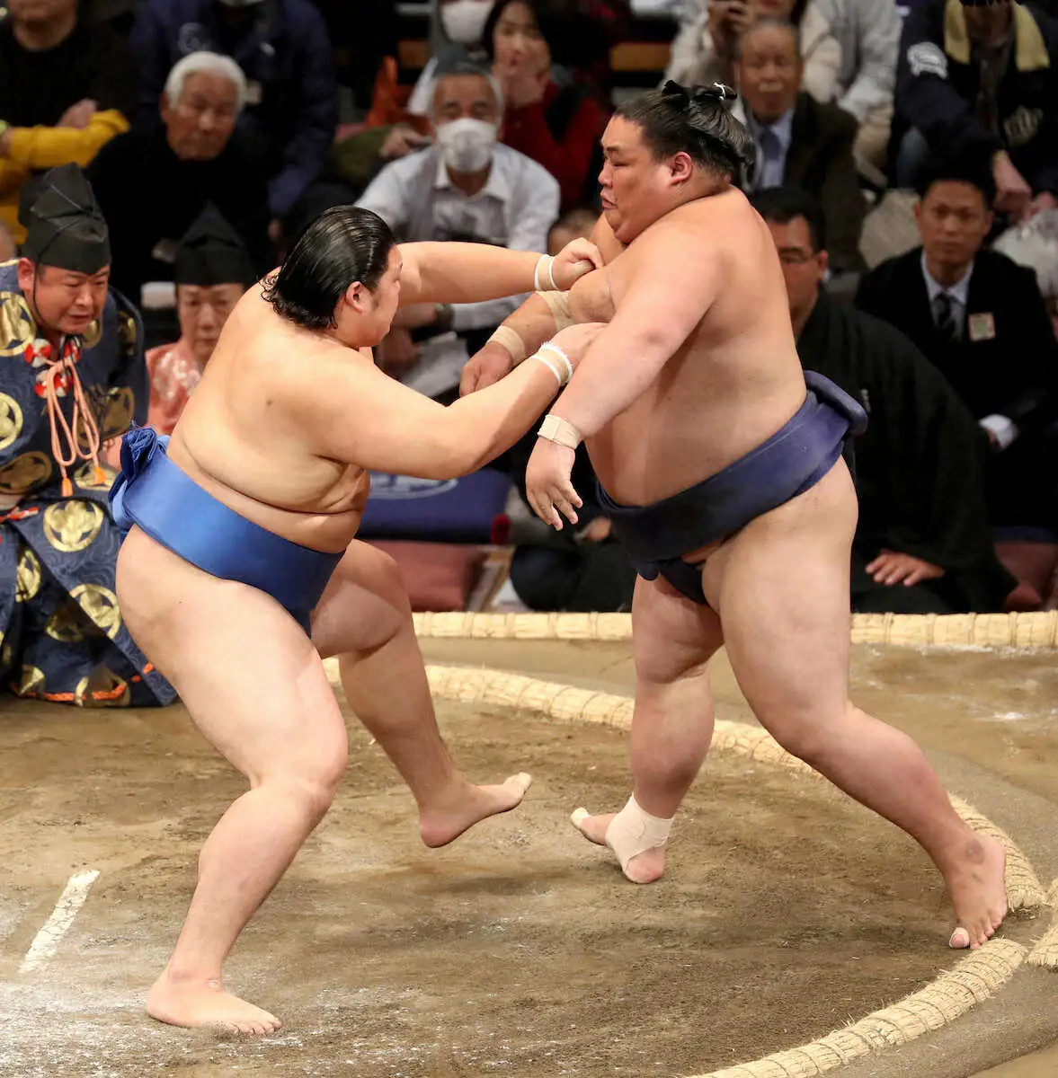 【画像・写真】大の里　プロ31戦目で初めて俵に詰まるも取り直しに持ち込み薄氷の勝利