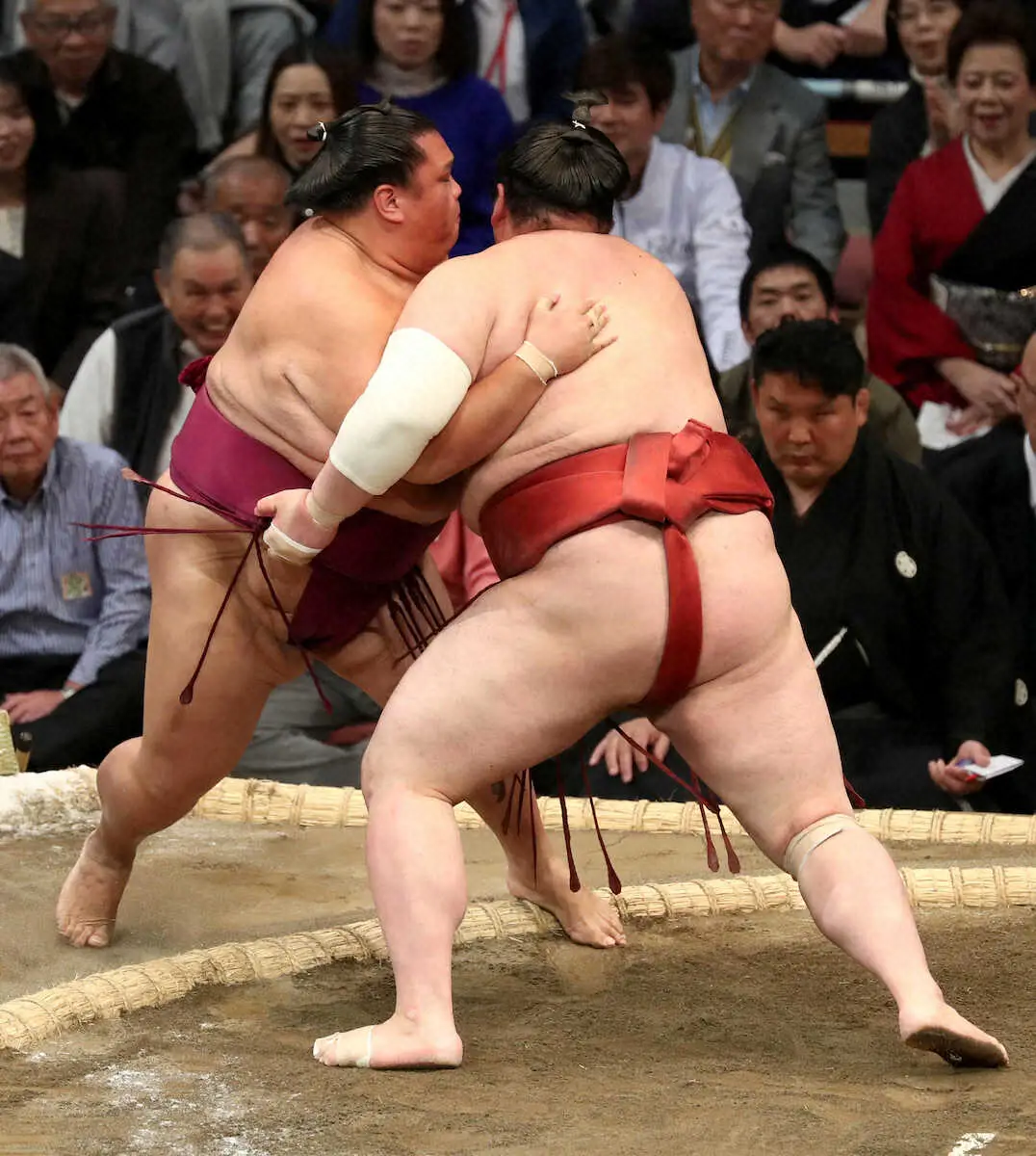 【画像・写真】熱海富士が元大関の御嶽海に圧勝　玉ノ井親方「ちょっと力の差があると感じる」