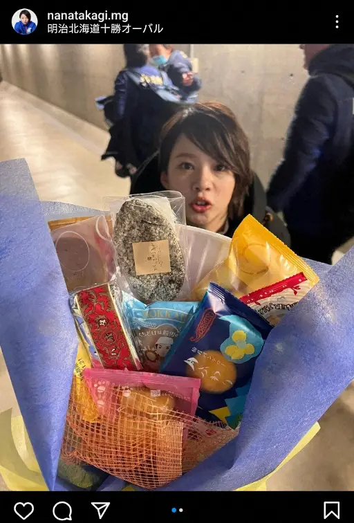 【画像・写真】高木菜那さん　W杯十勝大会のお菓子ブーケ公開に「ご満悦のお顔ですねー」「北海道らしいなあ」