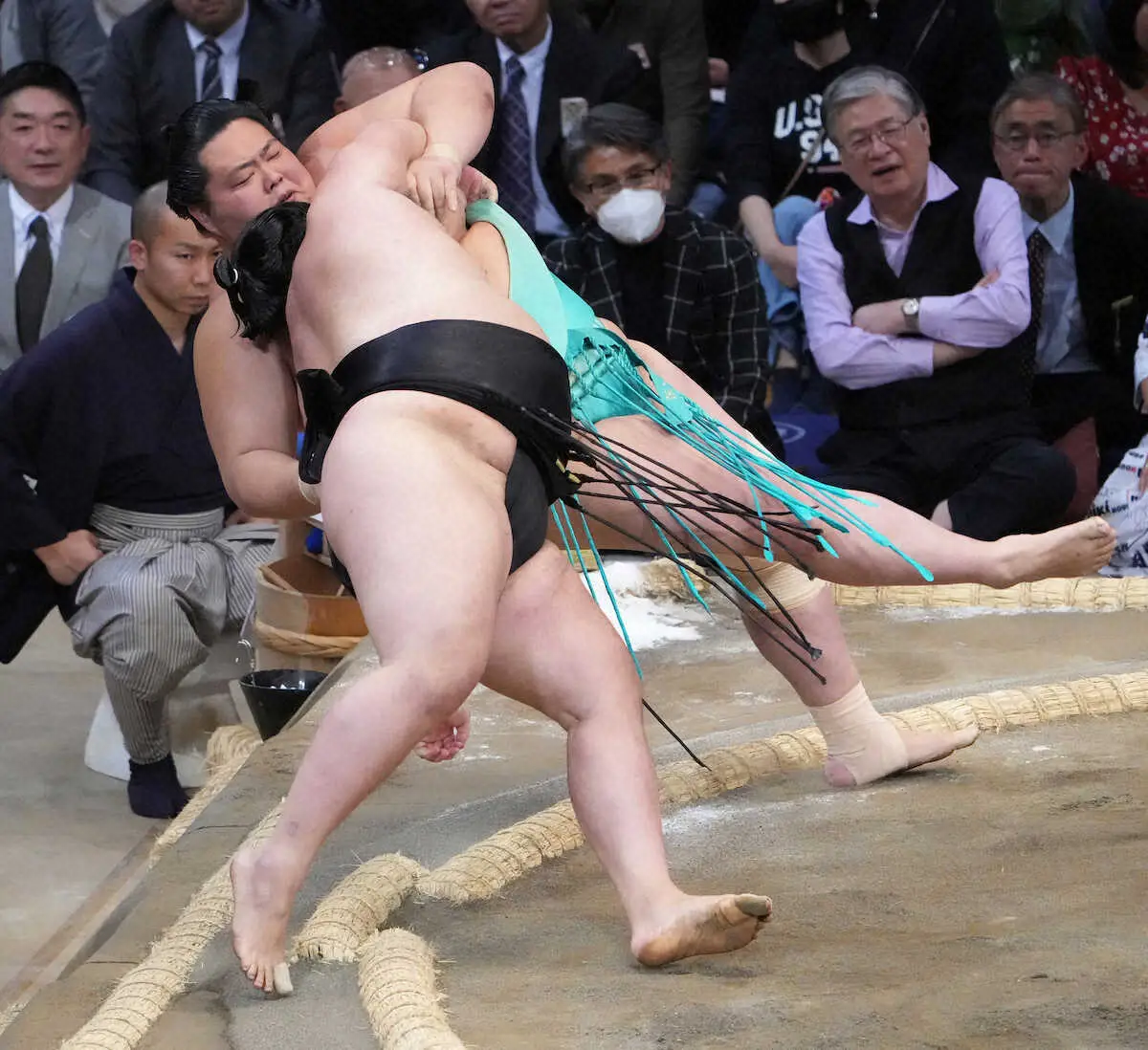 【画像・写真】琴ノ若　「大逆手」で3連勝　13年ぶり珍技に「初めてやりました」