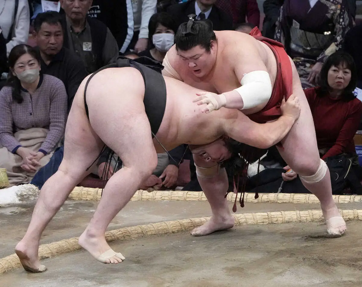 【画像・写真】熱海富士4連勝　4度目の対戦で竜電に初勝利「不器用なので稽古するしかない」