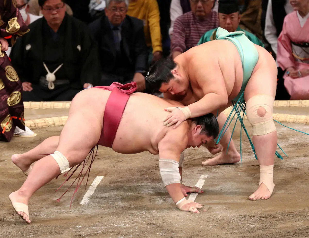 【画像・写真】次の大関はオレ！琴ノ若5連勝　埼玉栄先輩・大栄翔と全勝対決制した
