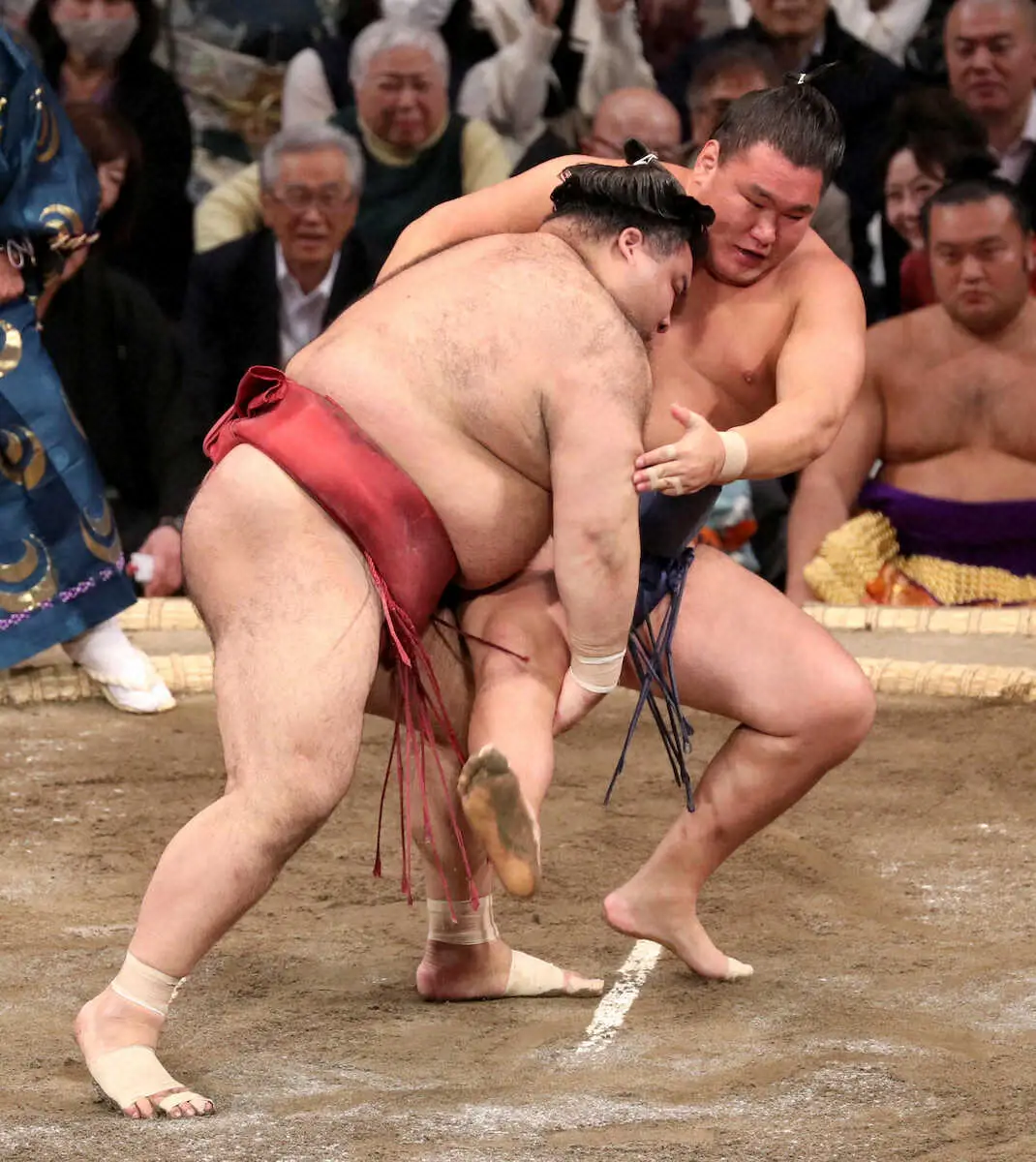 【画像・写真】高安　全勝の豊昇龍を破る　14年ぶりの小股すくい「こっちがつくしかない」相手手つきの遅さも指摘