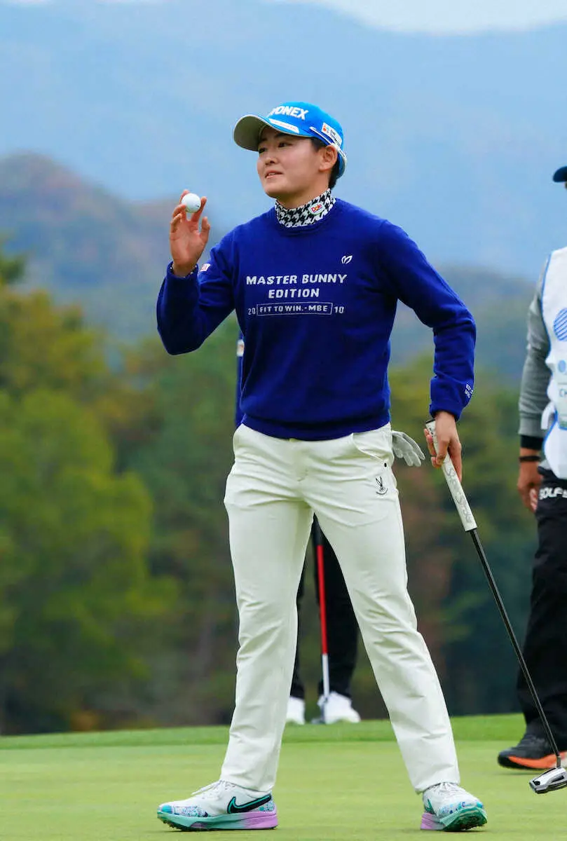 【画像・写真】岩井明愛　逆転女王へ3差　いきなり加速！連続バーディーで今季4勝目射程