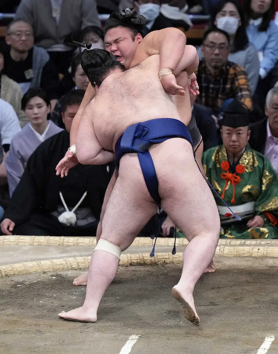【画像・写真】豪ノ山が貴景勝を寄り切り、大関連破も「喜んでられません」　3勝4敗に表情緩めず