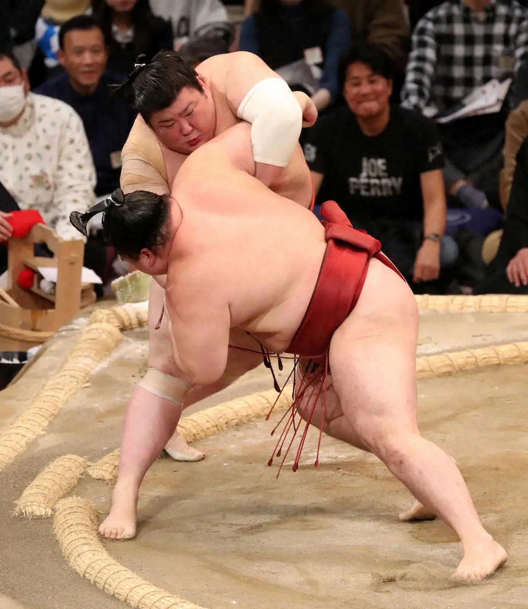 【画像・写真】熱海富士が連敗止め6勝目「元気もらいました」前日の翠富士の水入り死闘が“力水”に