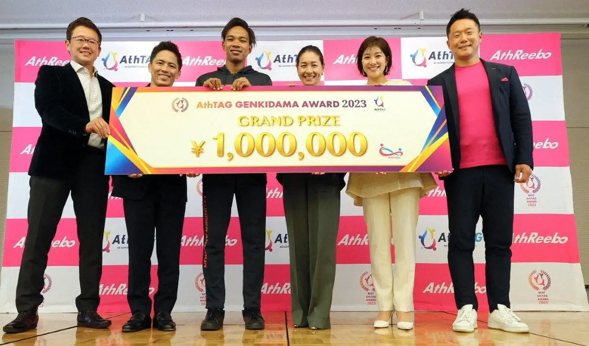 【画像・写真】(左から)アンバサダーの古田敦也氏、野村忠宏氏、大賞を受賞した本郷汰樹、アンバサダーの伊達公子さん、潮田玲子さん、主催者の金沢景敏氏