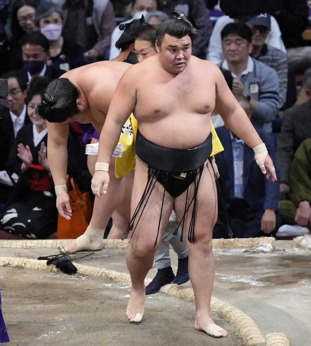 【画像・写真】霧島　大関初Vへ5連勝　師匠最後のご当地で勝利の美酒を　2敗死守3人並んだ