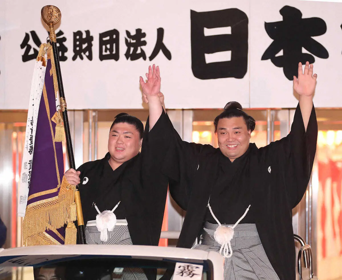 【画像・写真】霧島優勝に師匠・陸奥親方「親孝行な弟子」と喜び　佐渡ケ嶽審判長「レベルの高い優勝」