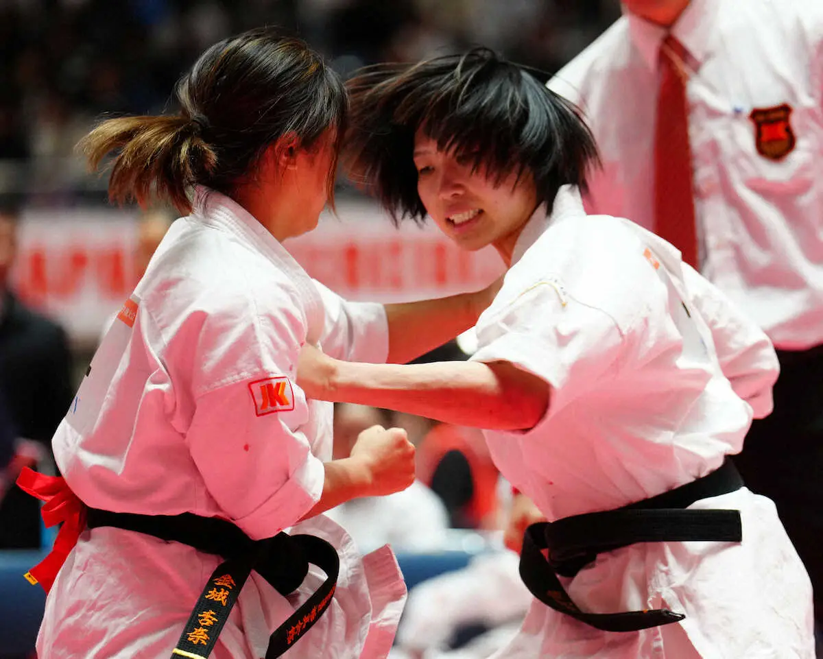 【画像・写真】空手　女子軽量級・岡田葵が連覇「プレッシャーの中で勝てたのでホッとしている」