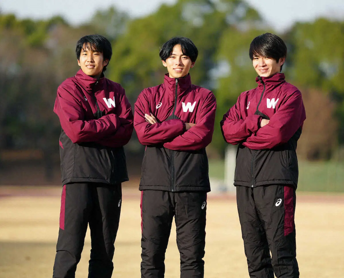 【画像・写真】腕を組み笑顔を見せる早大の（左から）石塚、菖蒲、山口（撮影・木村　揚輔）