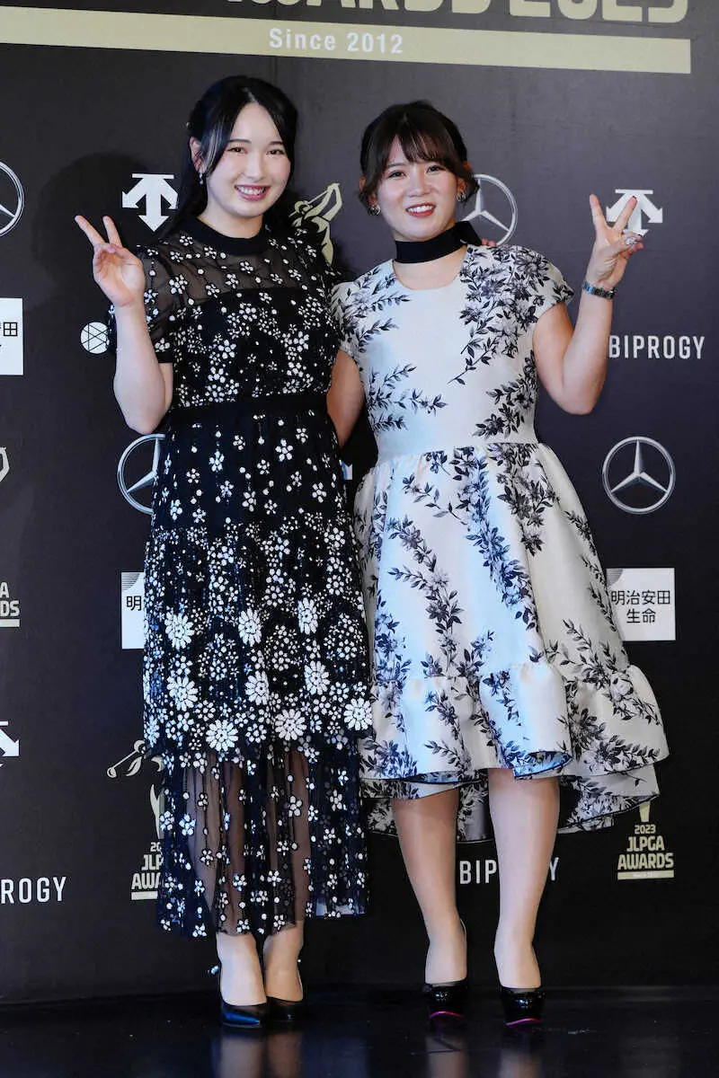 【画像・写真】【JLPGAアワード2023】小祝さくら　花柄の刺しゅうが目をひくドレス姿