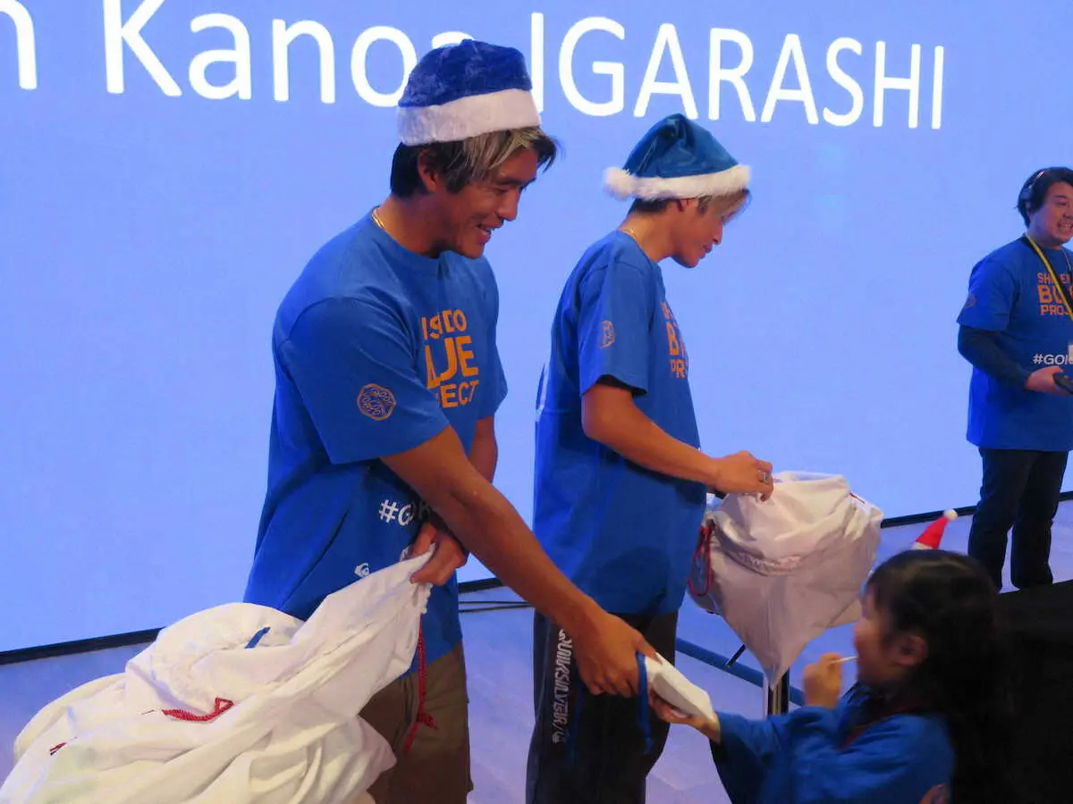 【画像・写真】五十嵐カノア　タヒチで植樹のサンゴ「五輪の前に大きくなっているかチェックしたい」