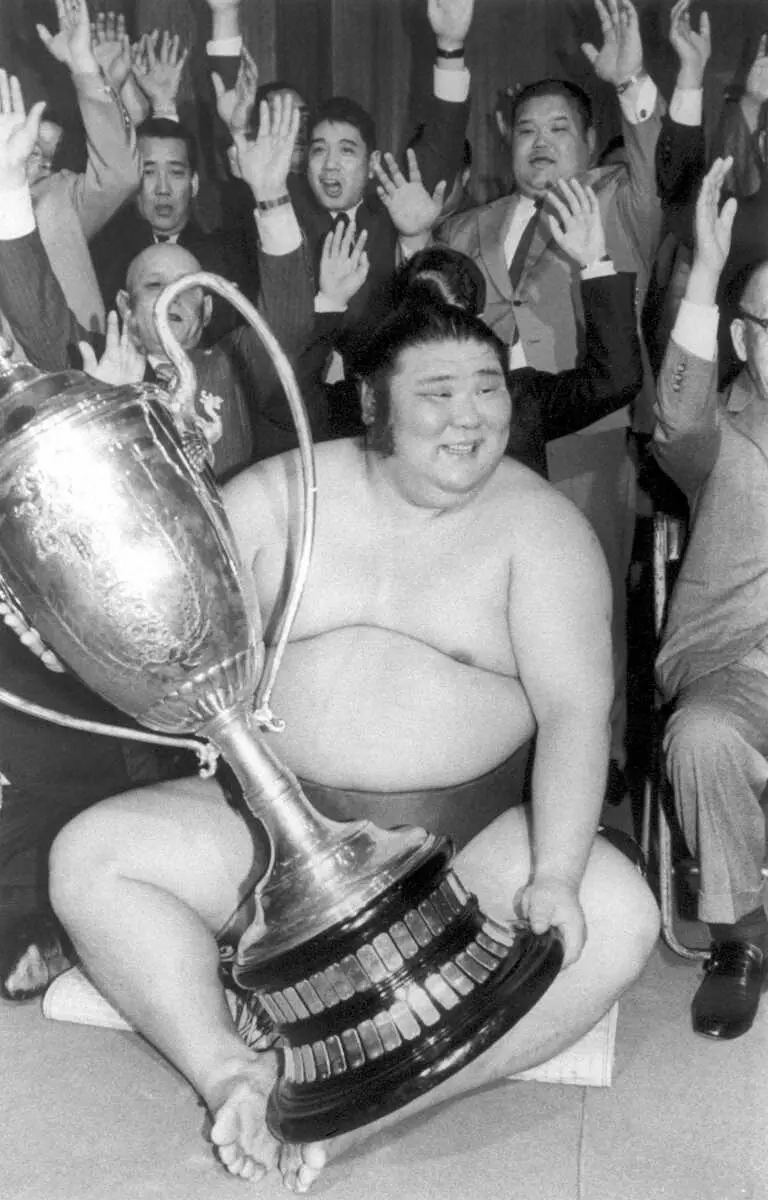 【画像・写真】厳しく優しかった師匠の先代高砂親方、朝潮　朝乃山「大関に戻って、いい報告がしたい」天国へ恩返しを