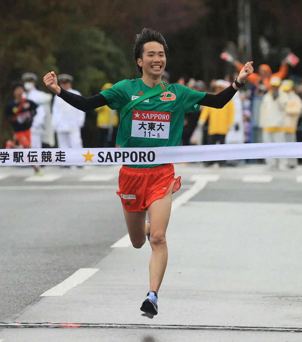 【画像・写真】【箱根駅伝】8位大東大　5区で菊地が6人抜きの快走　高校から師弟関係の真名子監督「涙腺が緩んだ」