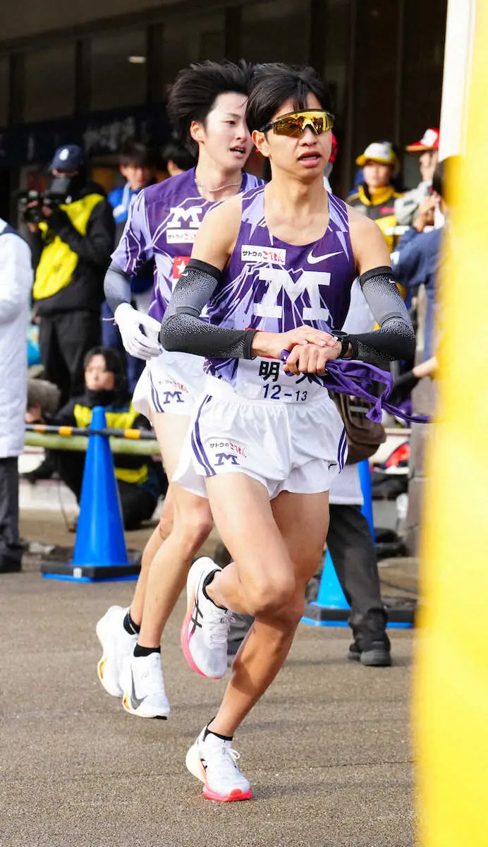 【画像・写真】【箱根駅伝】8区で早明戦！早大・伊福と明大・綾の併走にネット沸く