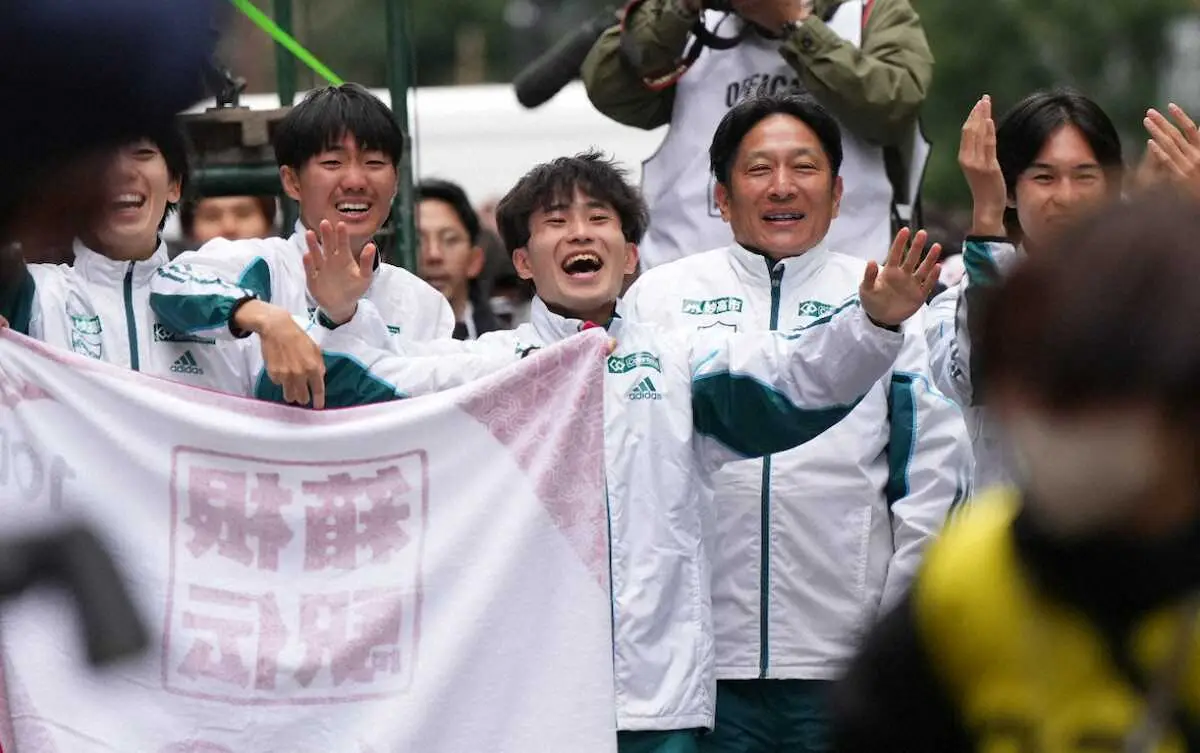 【画像・写真】【箱根駅伝】「青学強すぎ」がトレンド入り　大会新記録のぶっちぎりV「バケモン」「圧倒的」の声