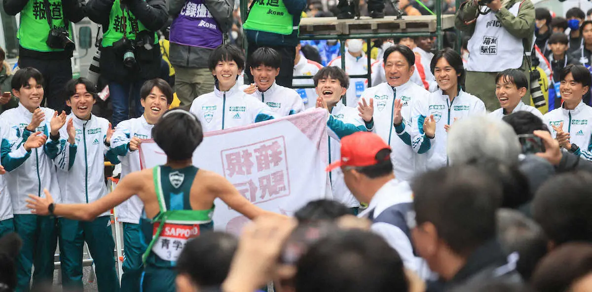 【画像・写真】【箱根駅伝】箱根は青学大が最強!「史上最強」駒大に完勝、100回大会を大会新で2年ぶり頂点