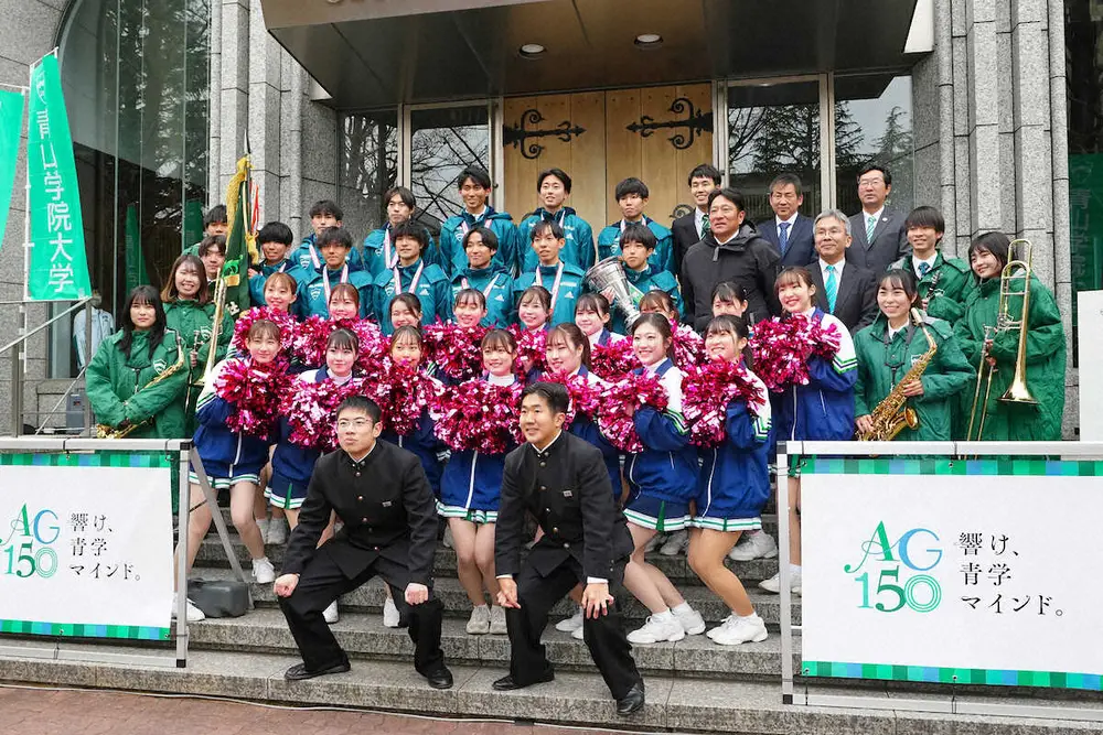 【画像・写真】箱根駅伝優勝の青学大が報告会　原晋監督「原監督持っていると思いませんか」
