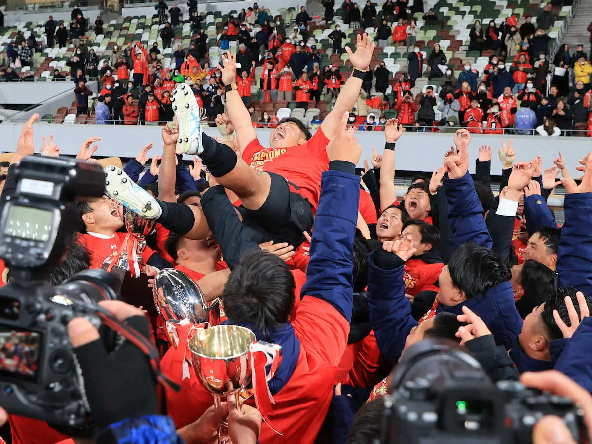 【画像・写真】【ラグビー大学選手権決勝】“バラバラ”から心一つに　V3帝京大・江良主将「味わったことのない幸せ」