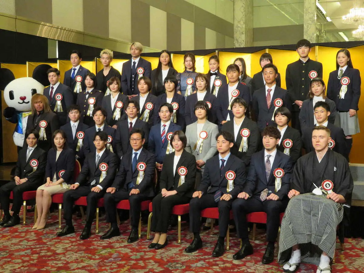 【画像・写真】石川佳純さん　フォーマルファッション披露に「綺麗すぎる」「素敵なレディー」「スマイル最高」