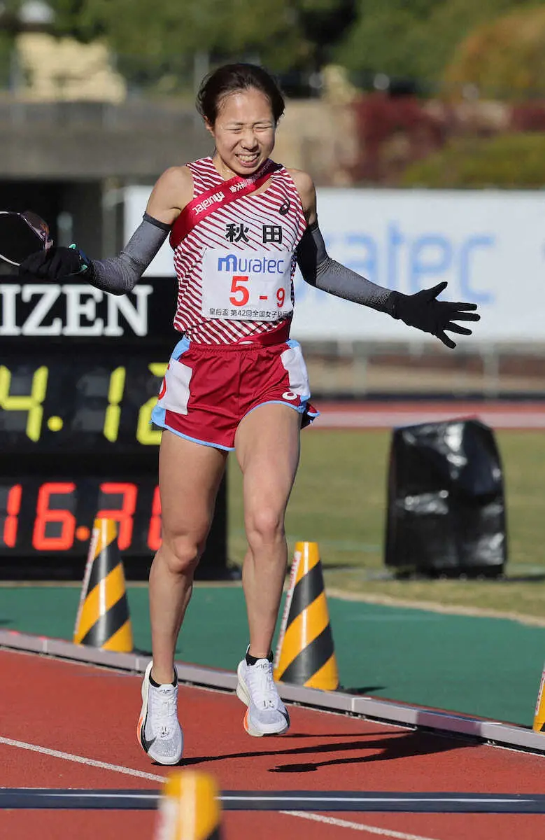【画像・写真】秋田のアンカー務めた女子マラソンのパリ五輪代表・鈴木「マラソンはパリ一本です」