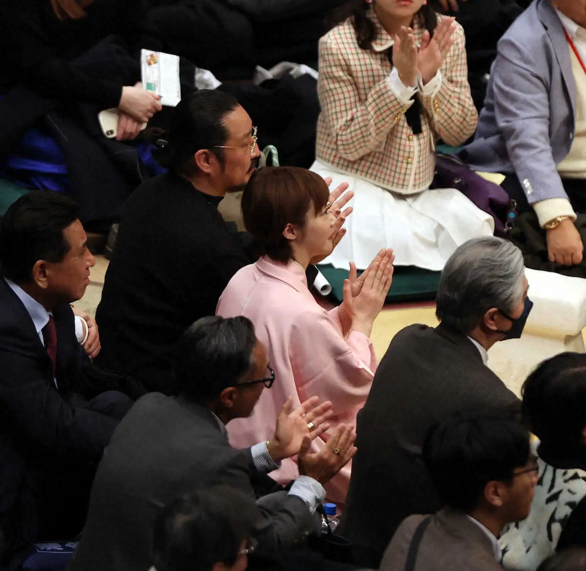 【画像・写真】大相撲初場所　連日の著名人映り込みにネット沸く!「着物姿で可愛い」「若旦那もおるやん」と話題