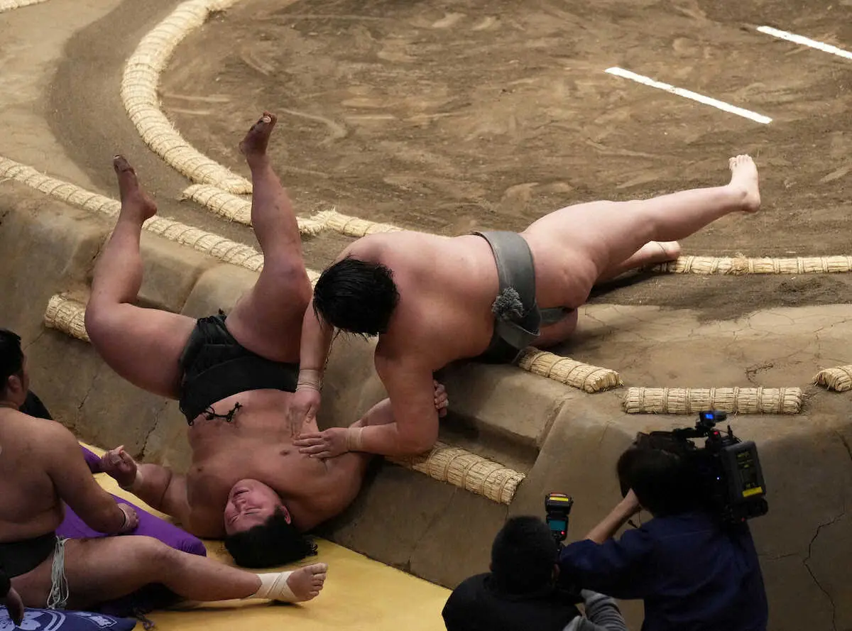 【画像・写真】幕下・阿武剋が伯桜鵬破った！「まわしを取れれば勝てる」元学生横綱の実力示して3連勝
