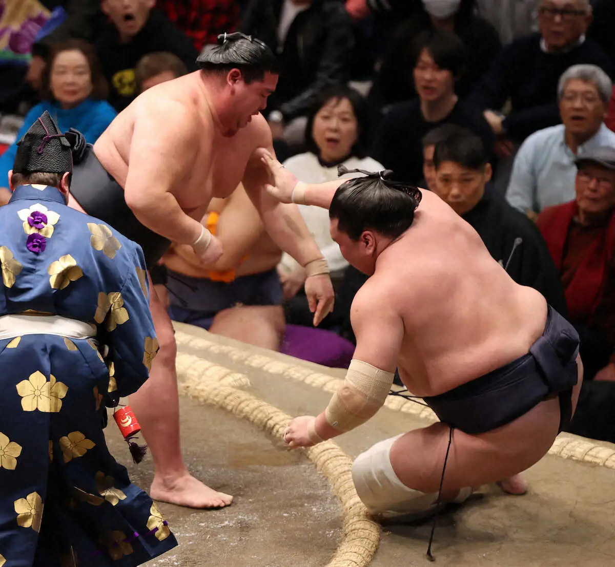 【画像・写真】元大関の意地　正代　照ノ富士破り6年半ぶり金星「久しぶりに終始攻める相撲だった」