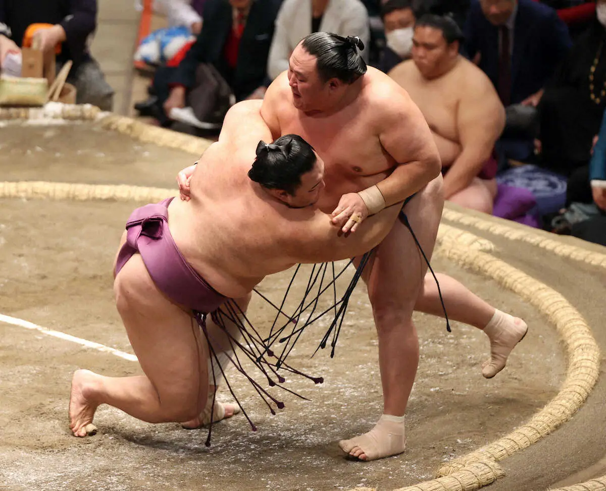 【画像・写真】大関・霧島　悔し2敗目　朝乃山は痛い全勝ストップ　琴ノ若、大の里ら1敗キープ　照は冷静に6勝目