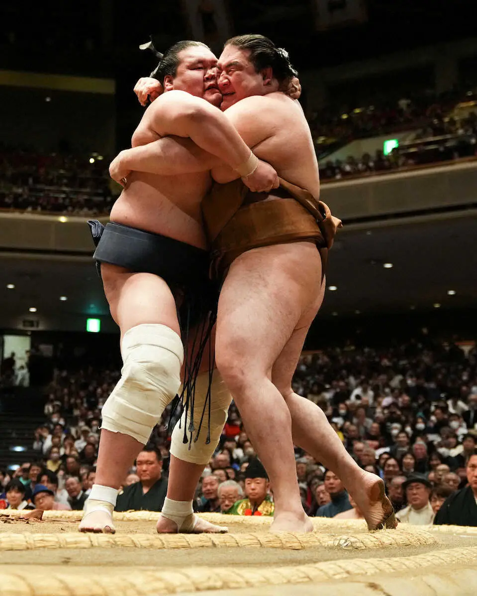 【画像・写真】照ノ富士　連敗回避！我慢の6勝目　通算500勝に到達も感慨浸らず「まだ気持ちは切れていない」