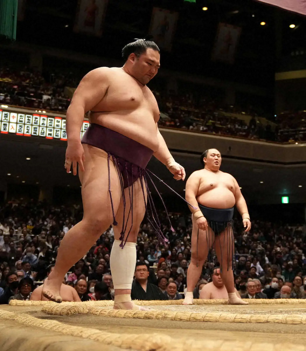 【画像・写真】1敗で首位の朝乃山が9日目から休場…前日の玉鷲戦で右足負傷か　1敗対決は阿武咲の不戦勝に