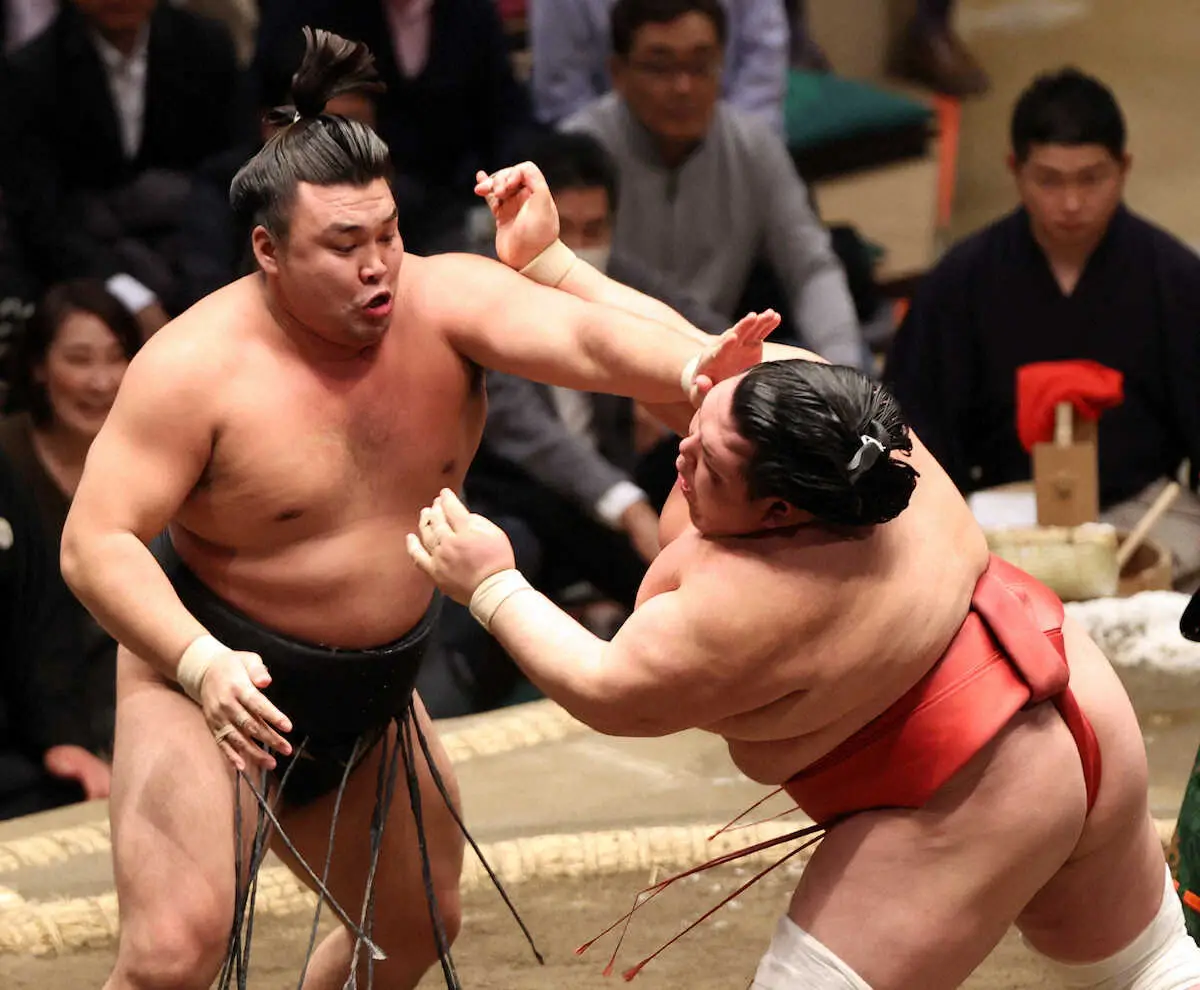 【画像・写真】霧島　綱獲り残った1差　苦手・阿武咲を土俵際逆転で2差死守、2場所連続Vが条件「最後まで」