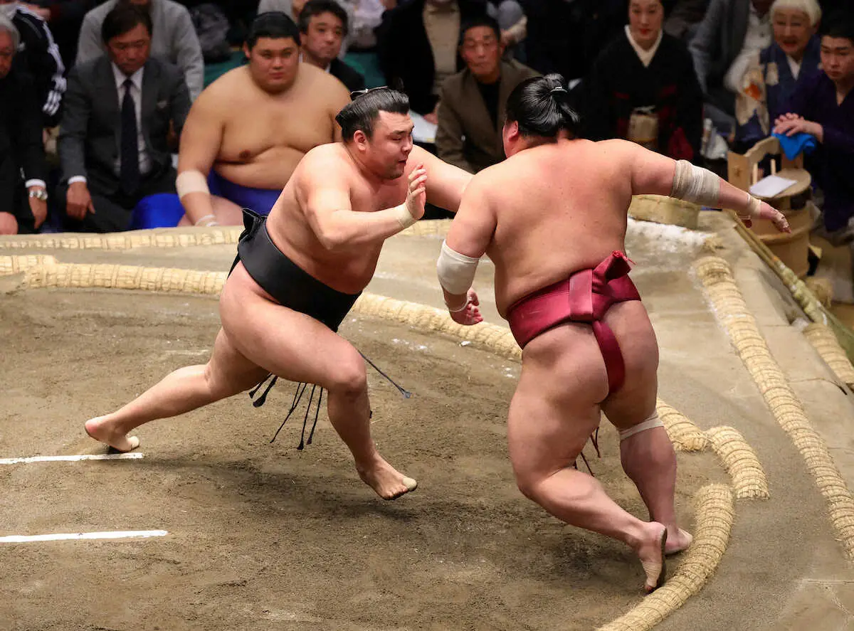 【画像・写真】琴ノ若　10勝目！1敗守り優勝争い先頭、大関昇進へ前進　2敗で照ノ富士、霧島、豊昇龍追う