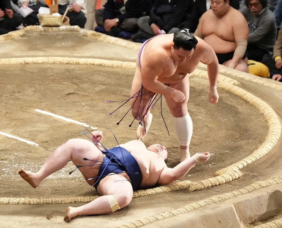 【画像・写真】琴ノ若　横綱・照ノ富士に敗れ単独トップから陥落　大関・霧島も2敗で三つ巴に