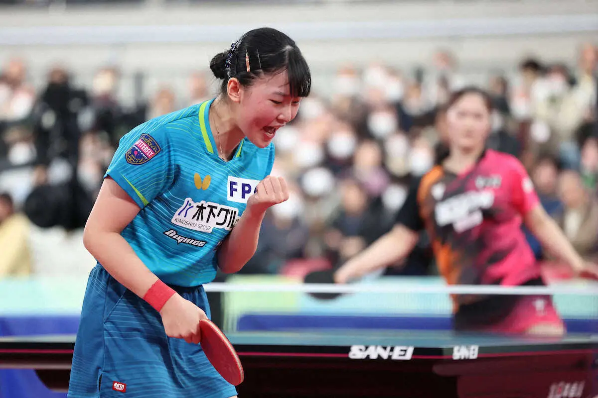 【画像・写真】得点しガッツポーズする張本美