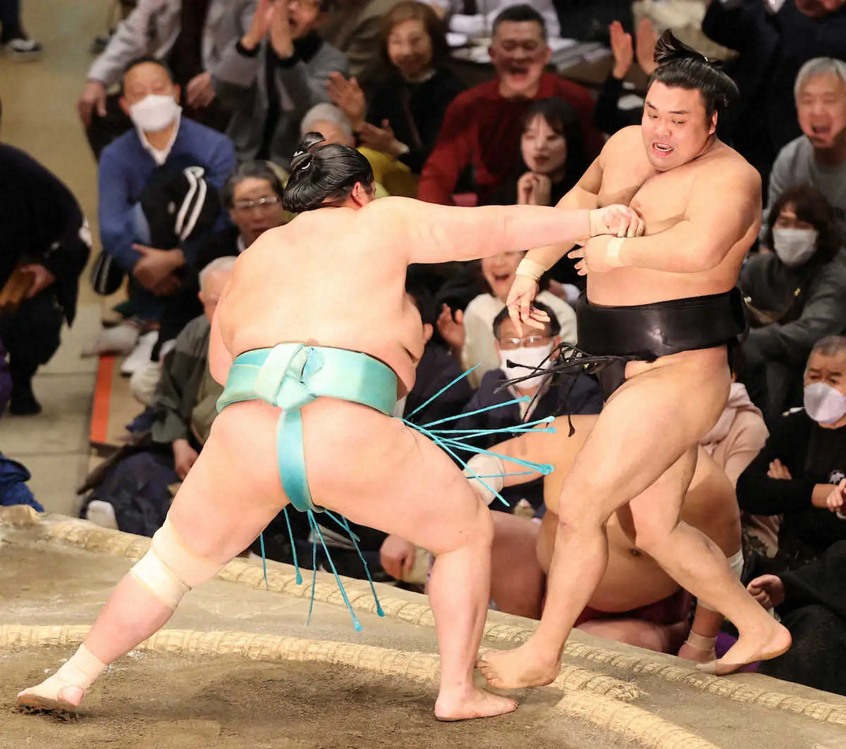 【画像・写真】霧島「クソー！」　琴ノ若に敗れ珍しく悔しさむき出し　3敗目で自力優勝は消滅