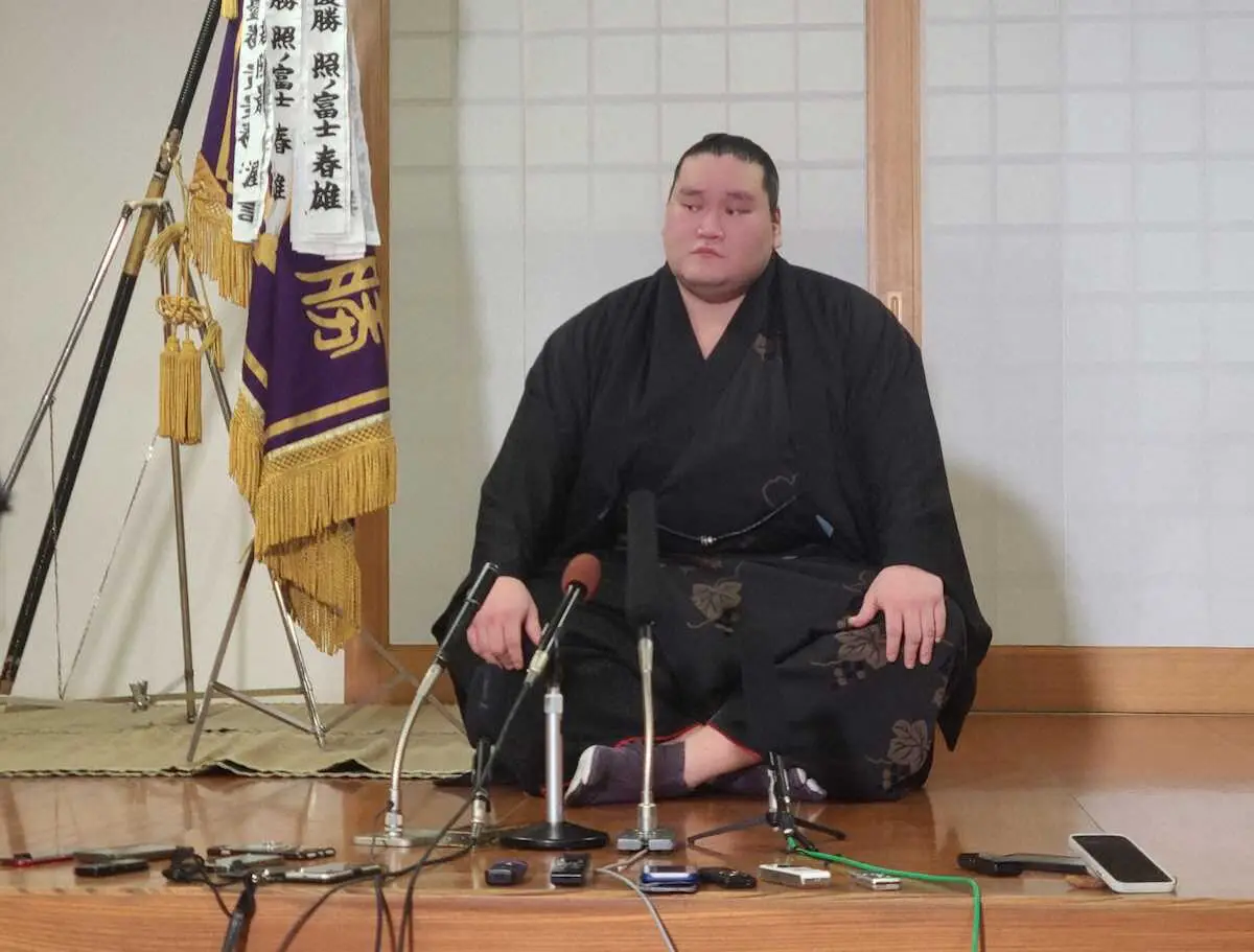 【画像・写真】初場所で復活優勝の照ノ富士が一夜明け会見　後輩らに安定した強さを求める