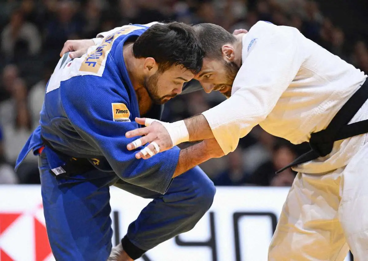【画像・写真】男子100キロ級準決勝、ウクライナ選手（右）と対戦するウルフ・アロン